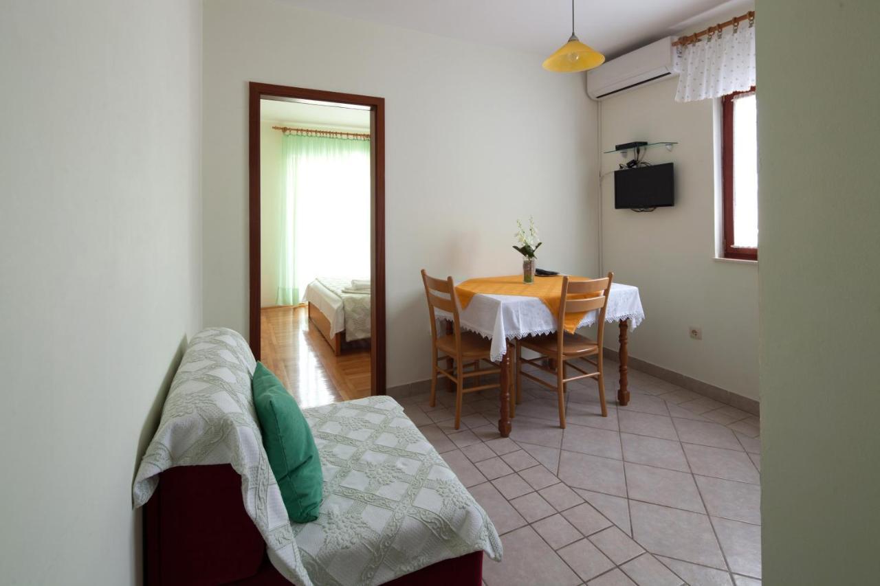 Apartments By The Sea Bilo, Primosten - 4191 Exterior foto