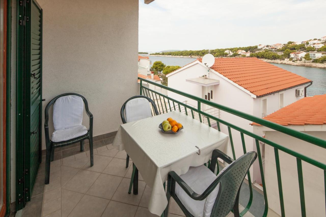Apartments By The Sea Bilo, Primosten - 4191 Exterior foto