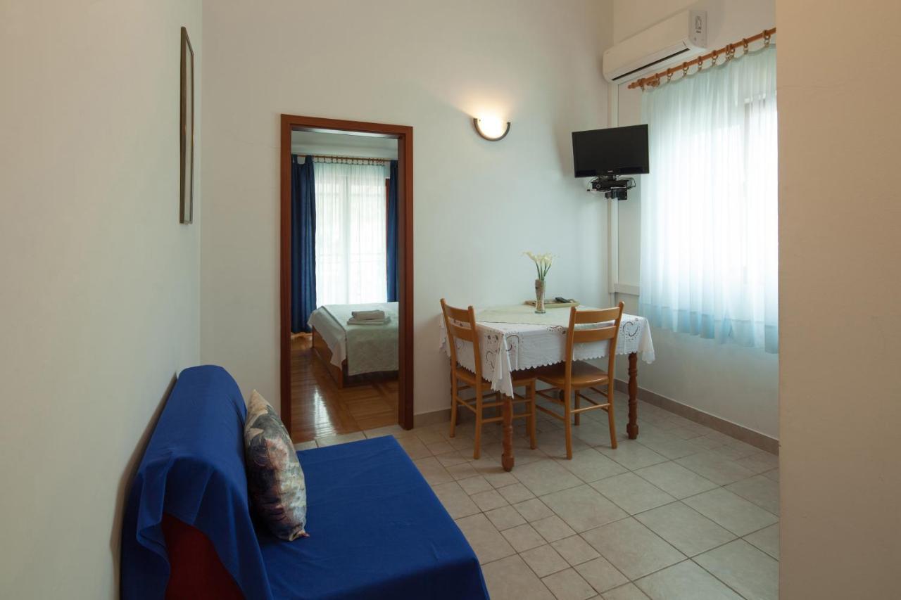 Apartments By The Sea Bilo, Primosten - 4191 Exterior foto